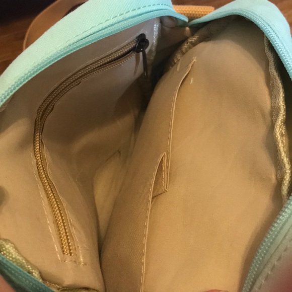 The Kemy’s Crossbody Bag - Picture 2 of 3